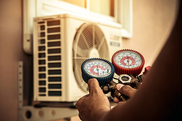 Professional Hvac technician working in Cambridge, NE
